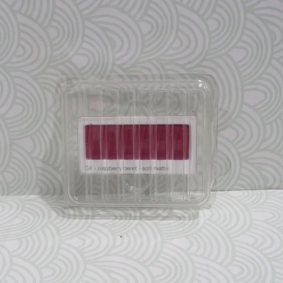 CLINIQUE💥SOFT MATTE EYESHADOW #CA RASPBERRY BERET REFILL💥 - Picture 3 of 5